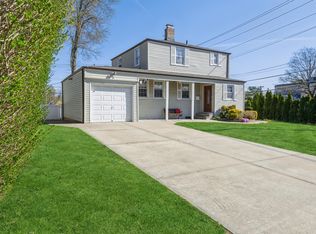 5 Hillturn Ln, Roslyn Heights, NY 11577