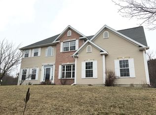 3 Thoroughbred Dr, East Greenbush, NY 12061
