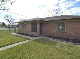 704 Saint Anne St, Clute, TX 77531