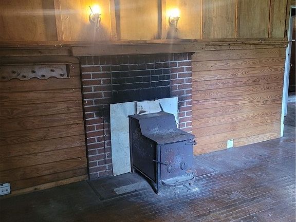 4th image of 4617 Britannia Rd