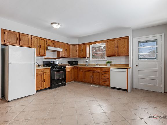 5th image of 28529 W Treetop Rd