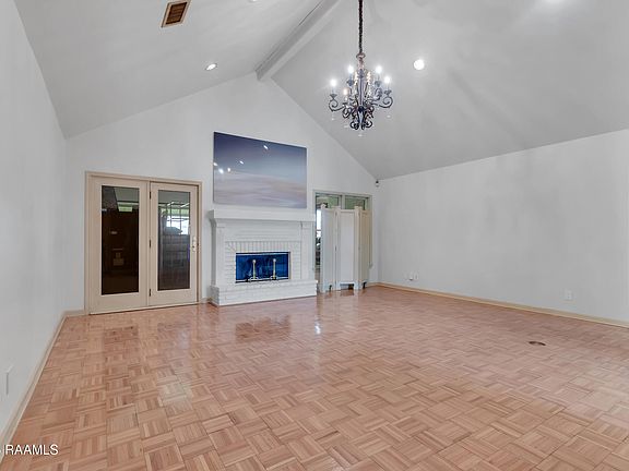 3rd image of 301 Heatheroak Ave