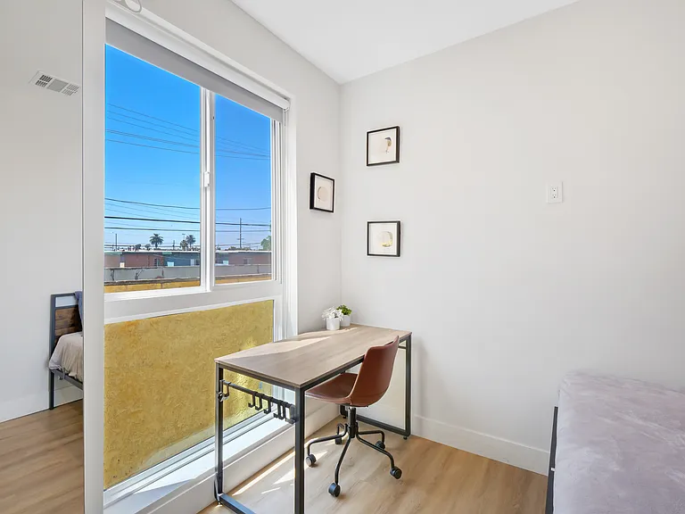 3105 S Normandie Ave #B2 — Photo 9