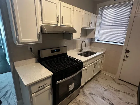 704 E 80th St #1, Chicago, IL 60619