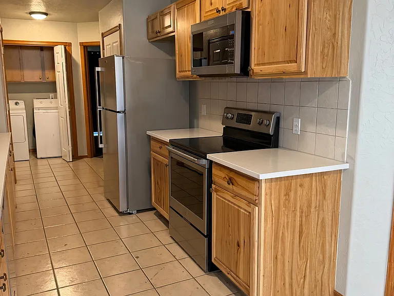 1401 NW Dearborn Ave #A — Photo 4