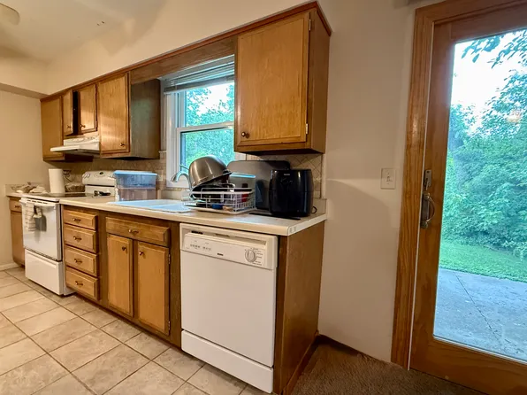 6410 Offshore Dr, Madison, WI 53705