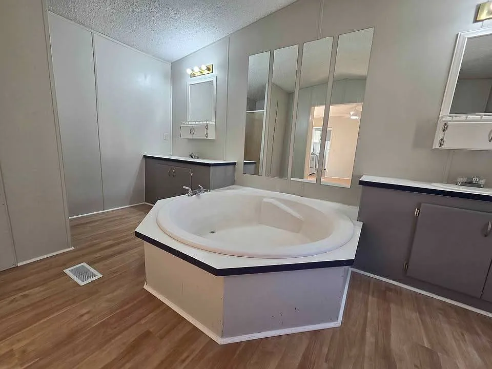 3 bed, 2.0 bath, $1,050 — Photo 4