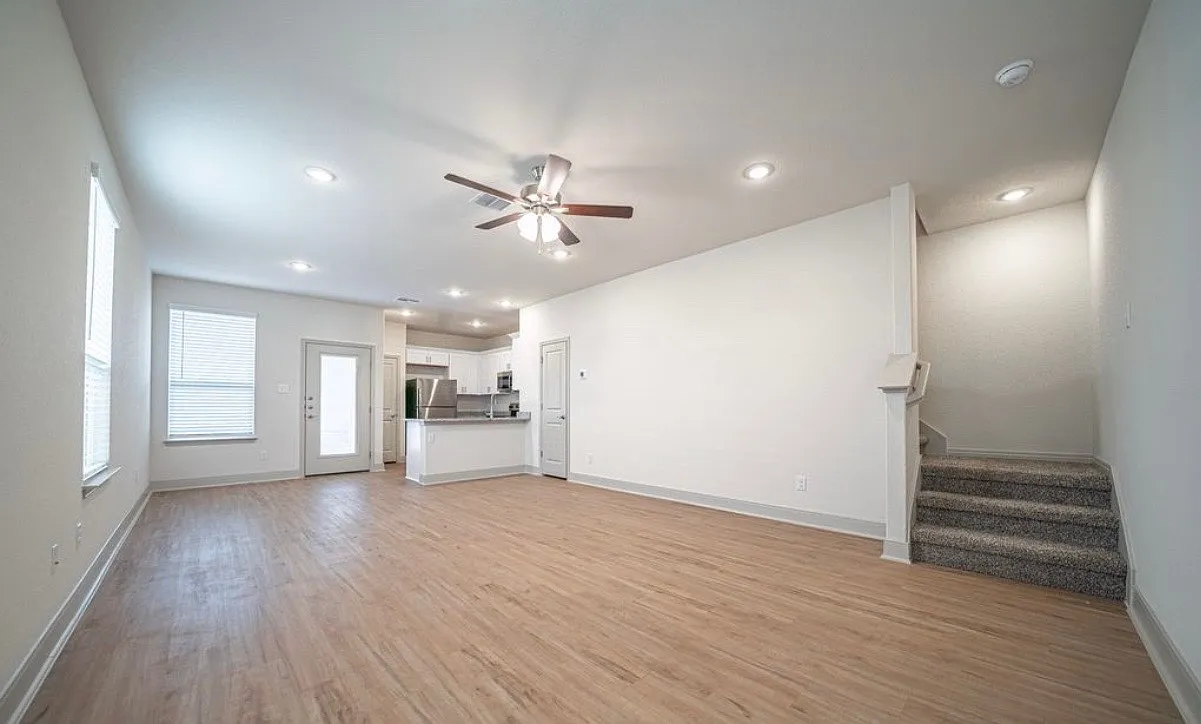 3 bed, 2.5 bath, 1510 sqft, $1,750 — Photo 2