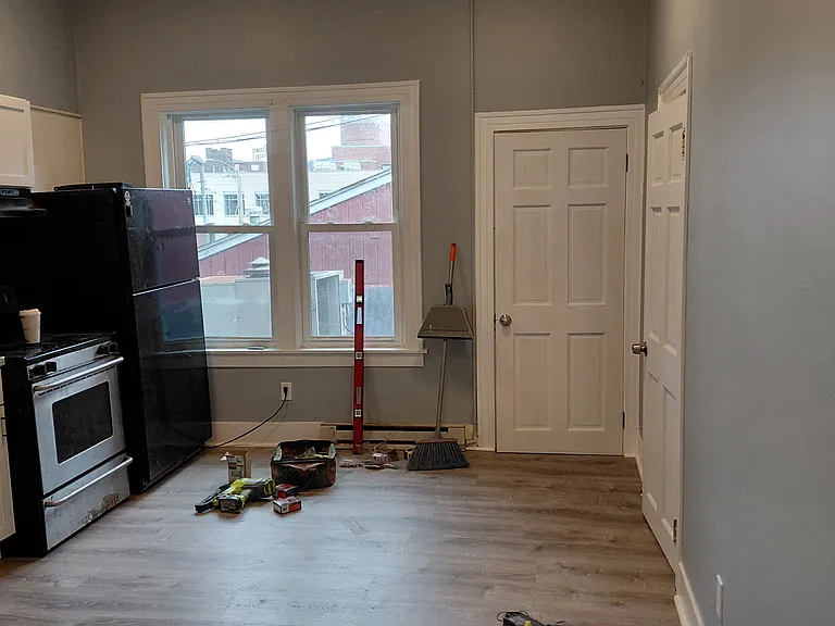 498 Main St #5 — Photo 3