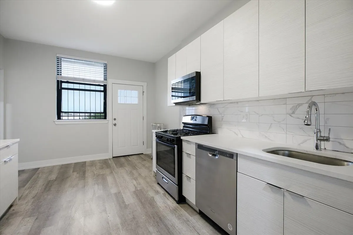 4 bed, 2.0 bath, 1390 sqft, $2,295 — Photo 2