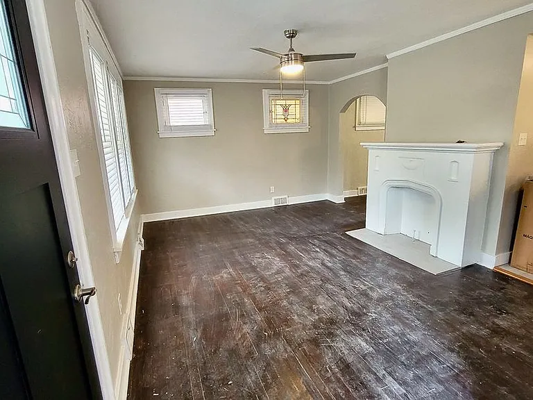 2048 Pioneer Ave — Photo 8