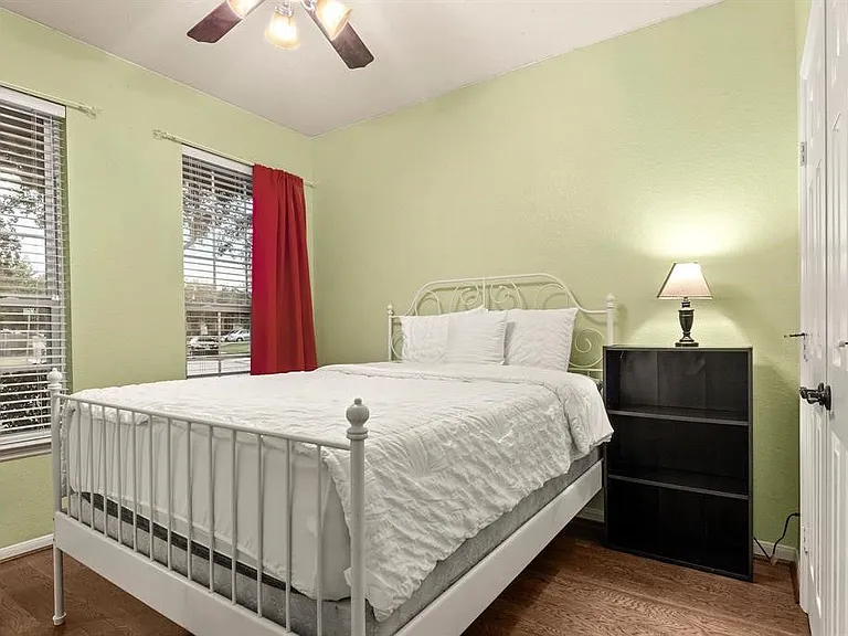 2710 Golden Creek Ln — Photo 3