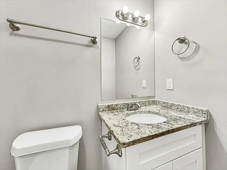 2723 Rockdale Dr — Photo 10
