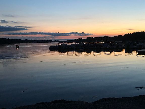 5th image of 2275 Drexel Ave