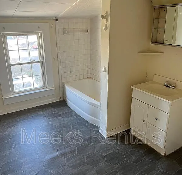 506 2nd St #A — Photo 4