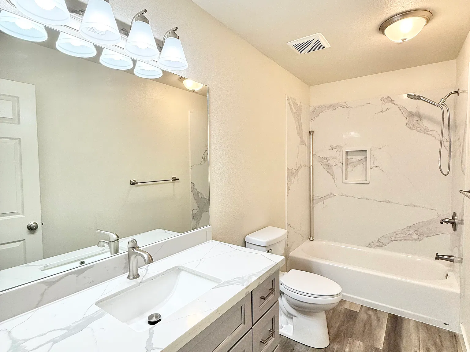 3 bed, $1,975 — Photo 3