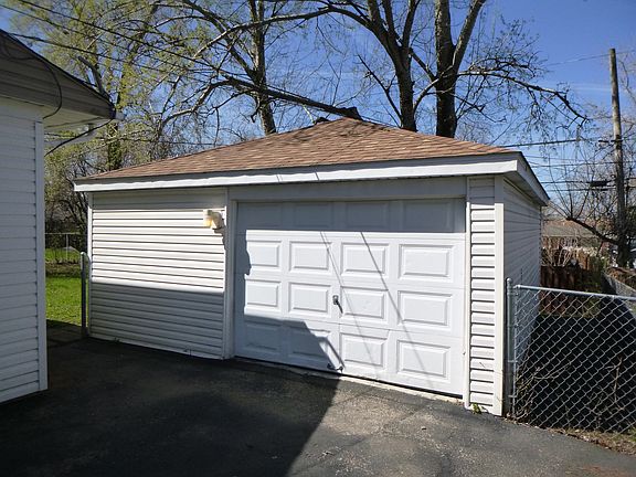 4th image of 30 Aspen Ln