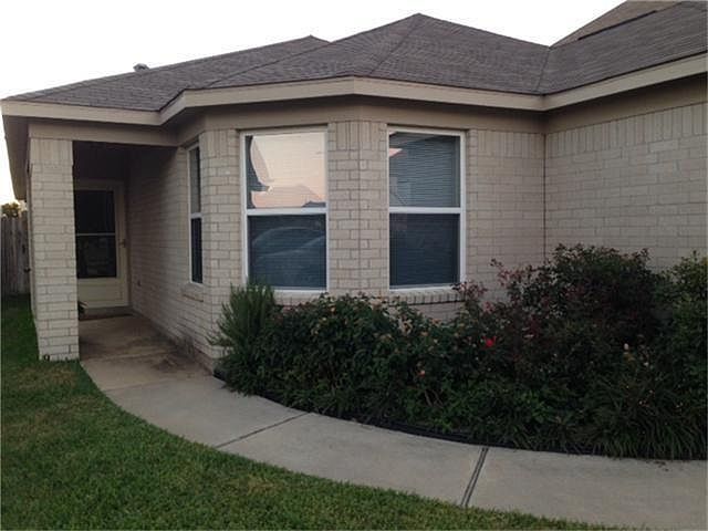 1st image of 3515 Barkers Crossing Ave
