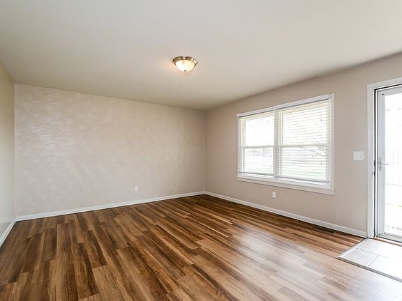 3rd image of 760 Hazelvalley Dr