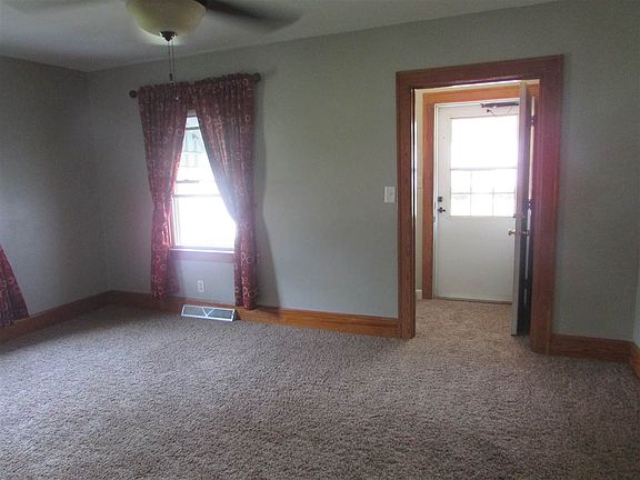 4th image of 1602 Midway Dr