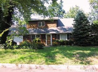 5 Deepdale Dr, Rocky Point, NY 11778