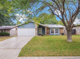 6647 Country Field Dr, San Antonio, TX 78240