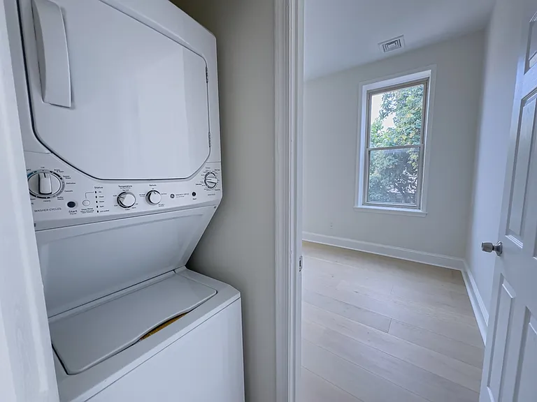 1703 Green St #4 — Photo 26