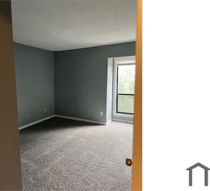 6076 Regent Mnr — Photo 11
