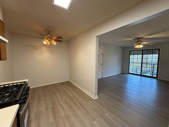 3rd image of 163 Sussex Pl #163