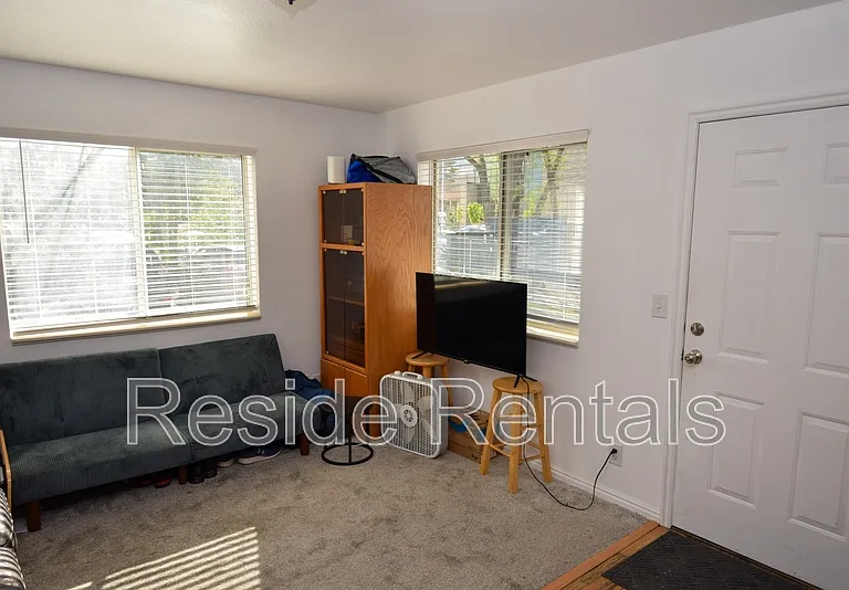 686 1/2 Darwin Ave #3 — Photo 6