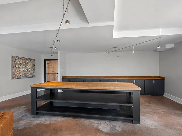 Spring Street Apartments — Photo 49