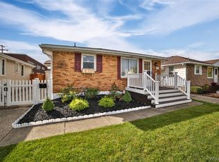 174 Oakridge Ave, Kenmore, NY 14217