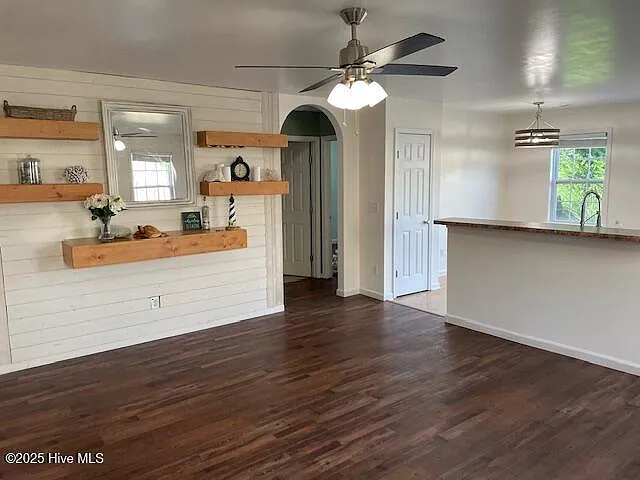 3 bed, 2.0 bath, 1233 sqft, $1,900 — Photo 3