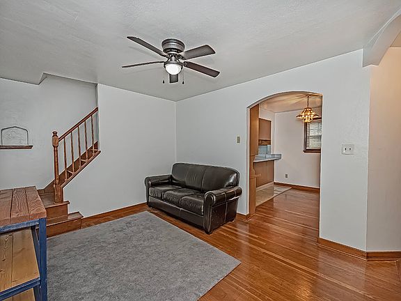 3rd image of 212 Poplar Dr