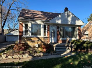 3914 W Thirteen Mile Rd, Royal Oak, MI 48073