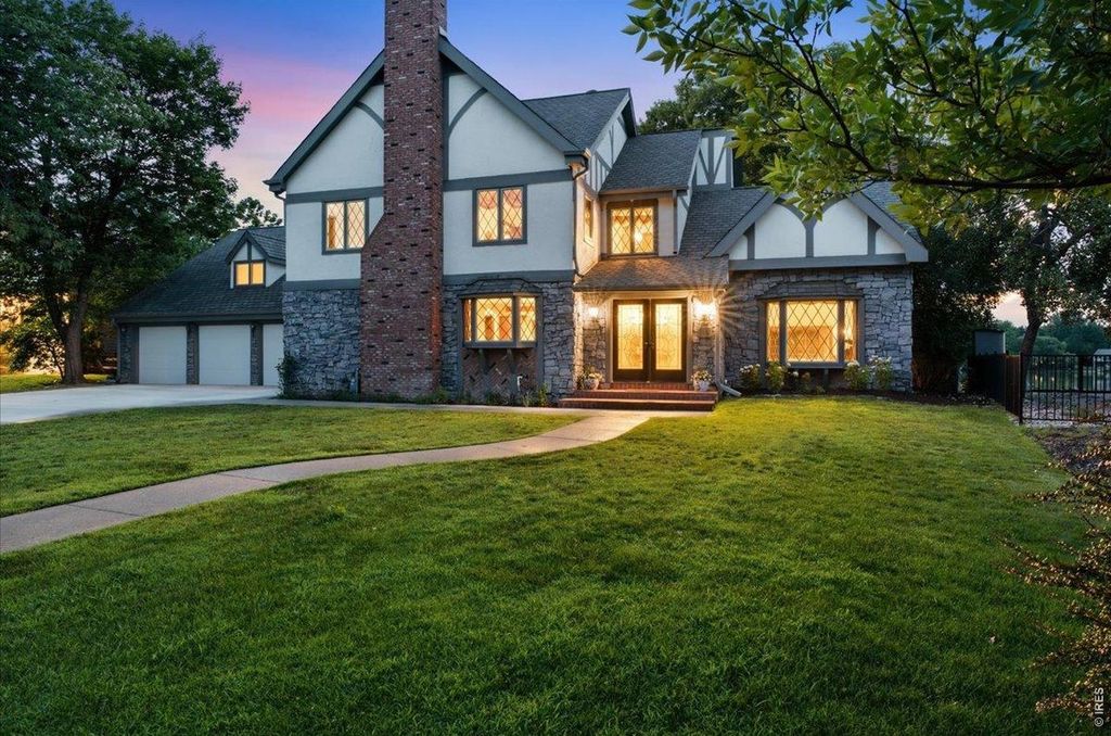 1812 Lakeshore Cir