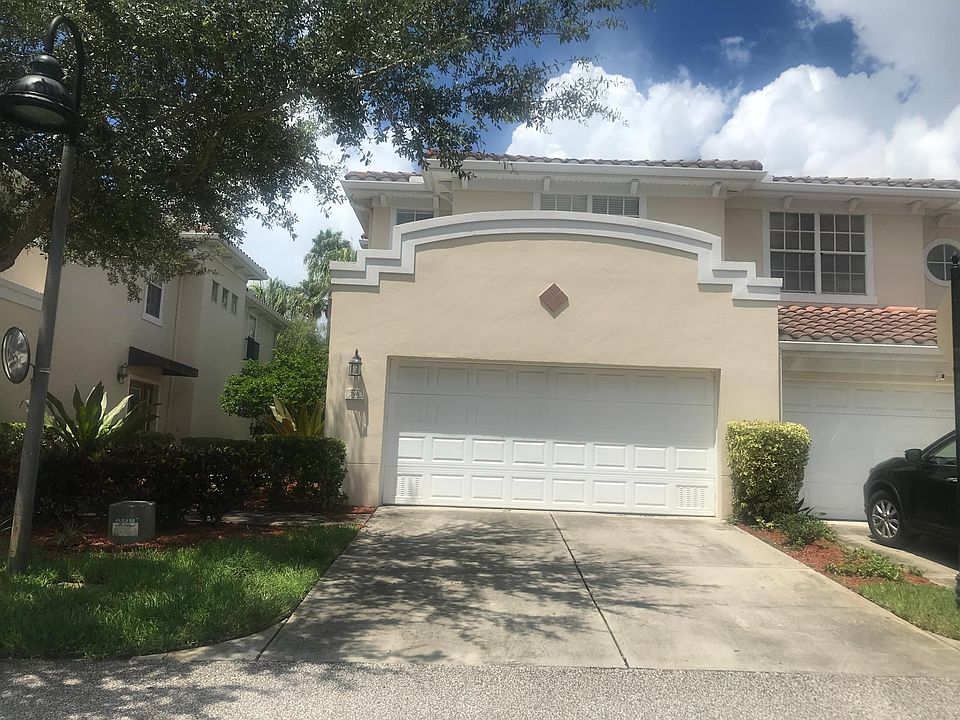 1st image of 296 Valencia Cir