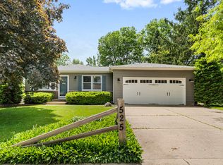 525 Franklin Dr, South Elgin, IL 60177