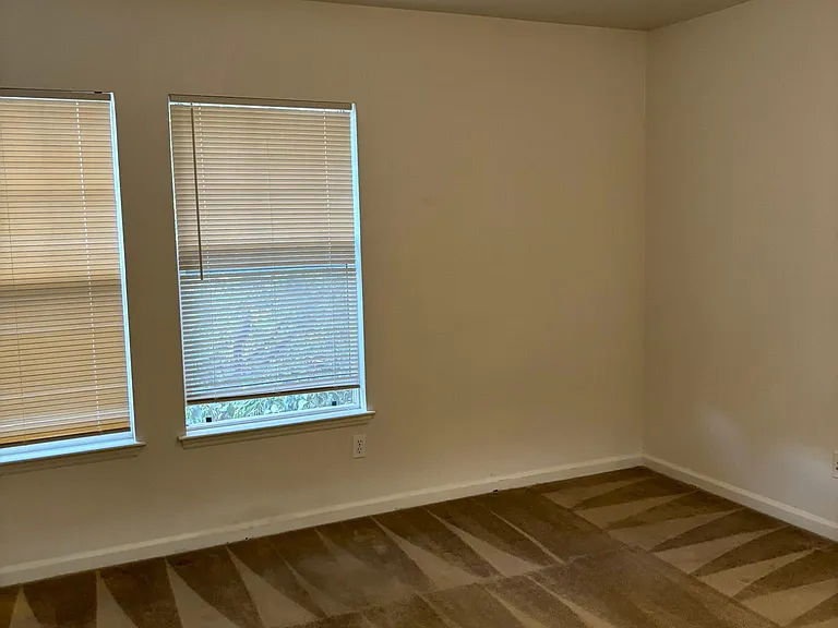 715 S Comunidad St — Photo 13