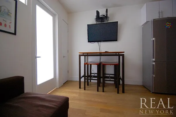 Rented by REAL New York | media 17