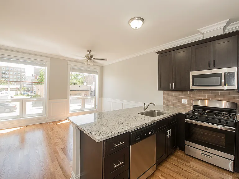 2346 W Grand Ave #1S — Photo 1