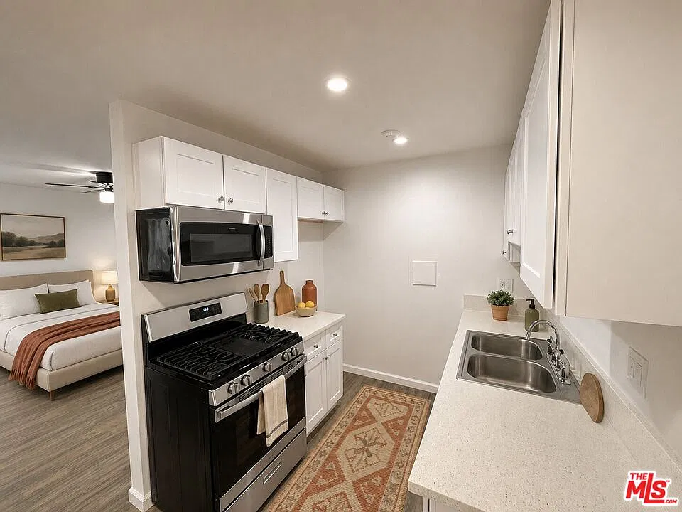 Studio, 1.0 bath, 500 sqft, $1,495 — Photo 2
