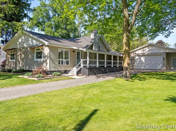 4996 Division Ave N, Comstock Park, MI 49321