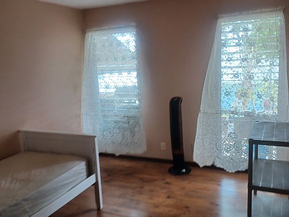 Room currently available
11'3"x9'10"