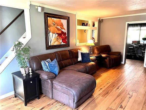 3rd image of 509 Glenrock Dr