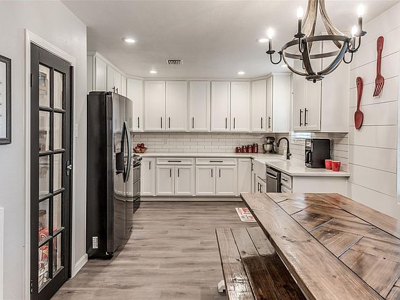 3rd image of 5306 Carmona Ln