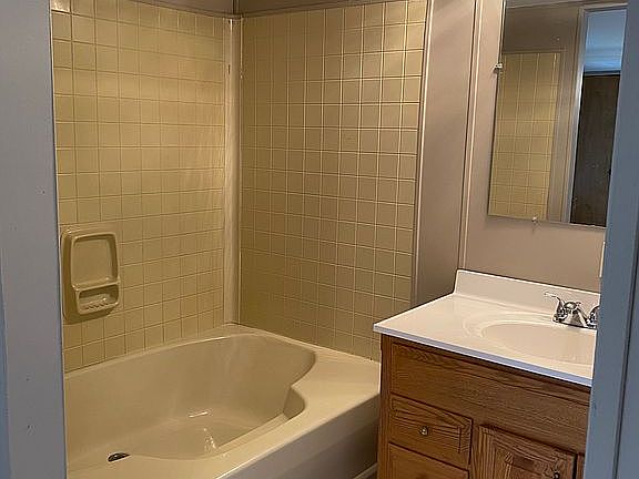 5th image of 153 Hickory Cir
