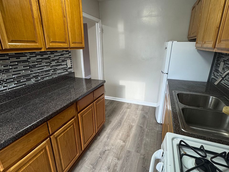 1st image of 92 Walraven Dr