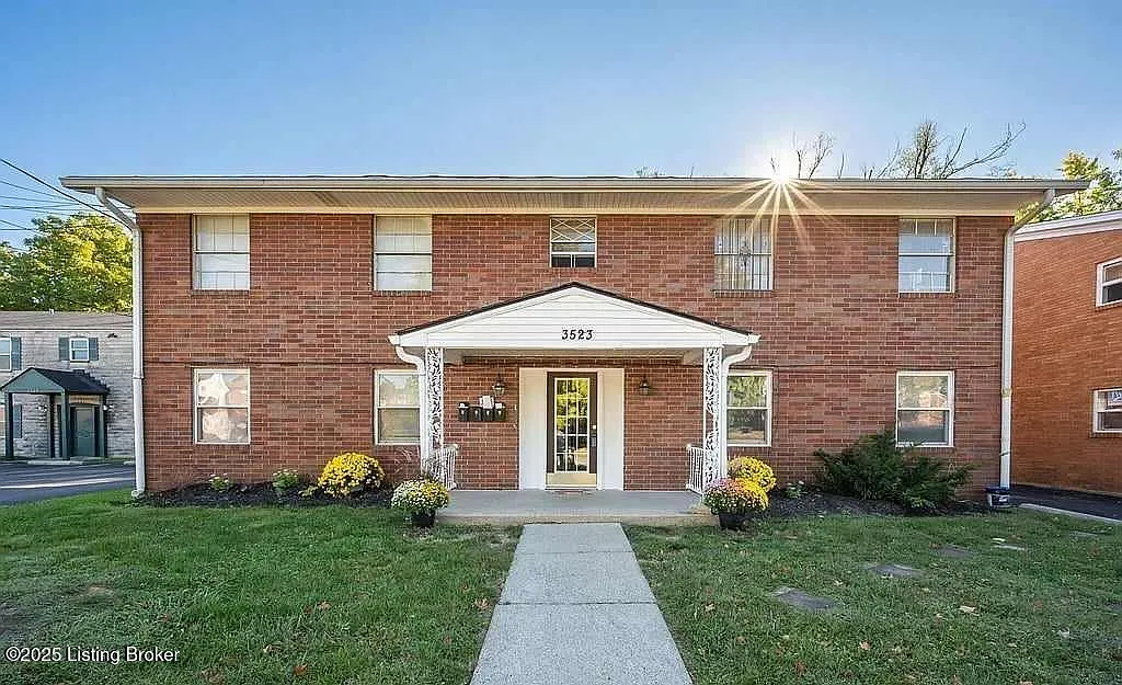 2 bed, 1.0 bath, 850 sqft, $900 — Photo 1