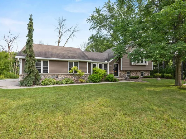 1218 Plateau Heights Rd, Green Bay, WI 54313